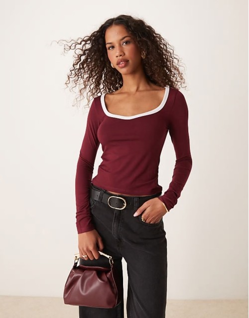 sweetheart long sve top with contrast tipping in burgundy
