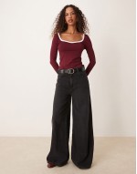 sweetheart long sve top with contrast tipping in burgundy