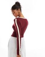wrap long sve with sporty tipping detail in wine